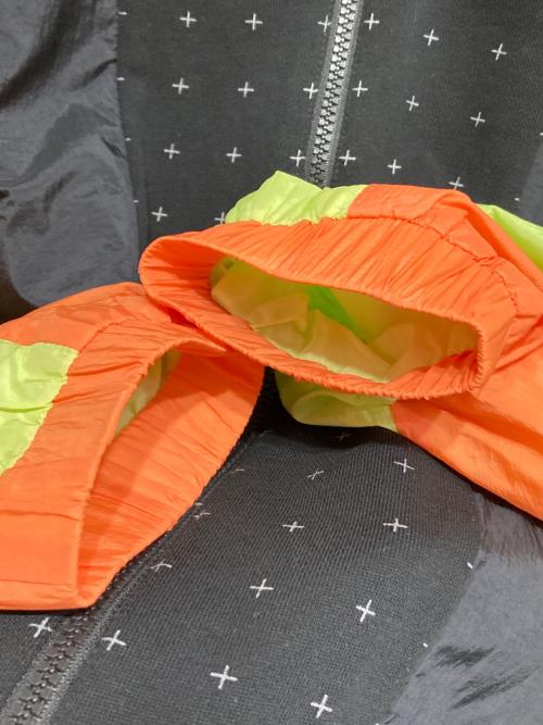 EA7（イーエーセブン）EA7 (イーエーセブン) ジップアップジャケット ブラック×オレンジ サイズ:Mの古着・服飾アイテム