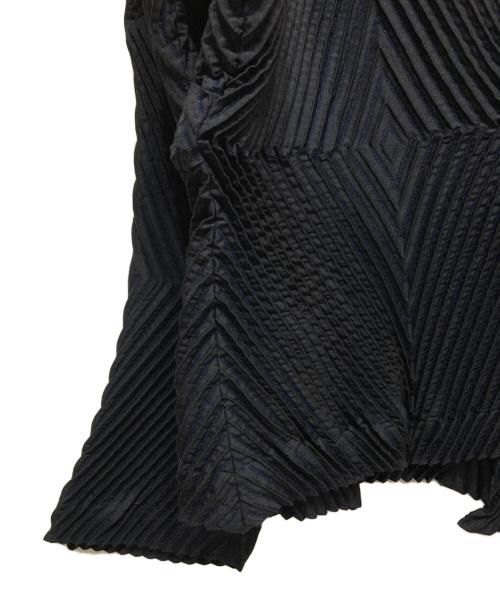 ISSEY MIYAKE（イッセイミヤケ）ISSEY MIYAKE (イッセイミヤケ) 3D steam stretch pleat jacket ブラック×ネイビー サイズ:2の古着・服飾アイテム