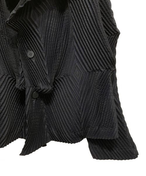 ISSEY MIYAKE（イッセイミヤケ）ISSEY MIYAKE (イッセイミヤケ) 3D steam stretch pleat jacket ブラック×ネイビー サイズ:2の古着・服飾アイテム
