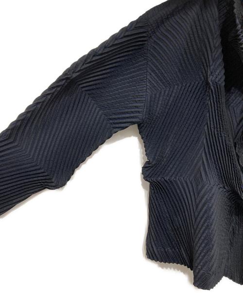 ISSEY MIYAKE（イッセイミヤケ）ISSEY MIYAKE (イッセイミヤケ) 3D steam stretch pleat jacket ブラック×ネイビー サイズ:2の古着・服飾アイテム