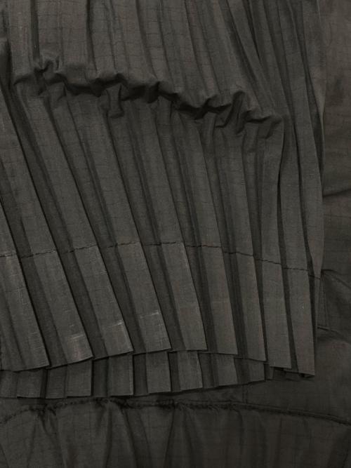 HOMME PLISSE ISSEY MIYAKE（オム プリッセ イッセイ ミヤケ）HOMME PLISSE ISSEY MIYAKE (オム プリッセ イッセイ ミヤケ) プリーツジョガーパンツ ブラック サイズ:2の古着・服飾アイテム