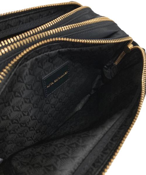 ANYA HINDMARCH（アニヤ・ハインドマーチ）ANYA HINDMARCH (アニヤ・ハインドマーチ) トリプル・ジップ・クロスボディ ブラックの古着・服飾アイテム