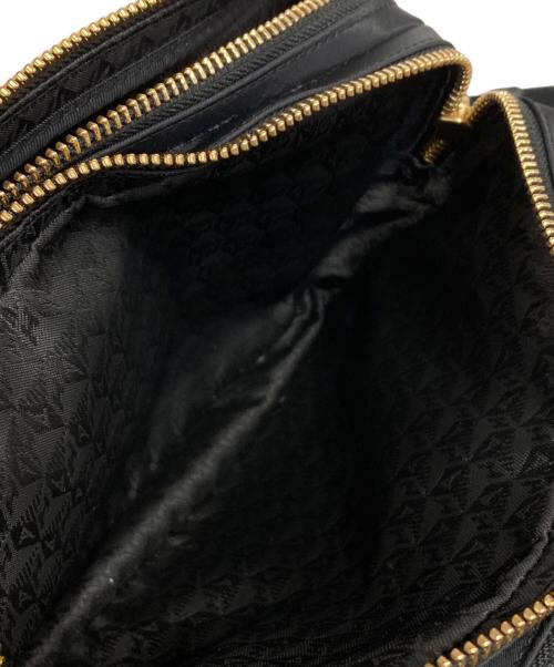 ANYA HINDMARCH（アニヤ・ハインドマーチ）ANYA HINDMARCH (アニヤ・ハインドマーチ) トリプル・ジップ・クロスボディ ブラックの古着・服飾アイテム