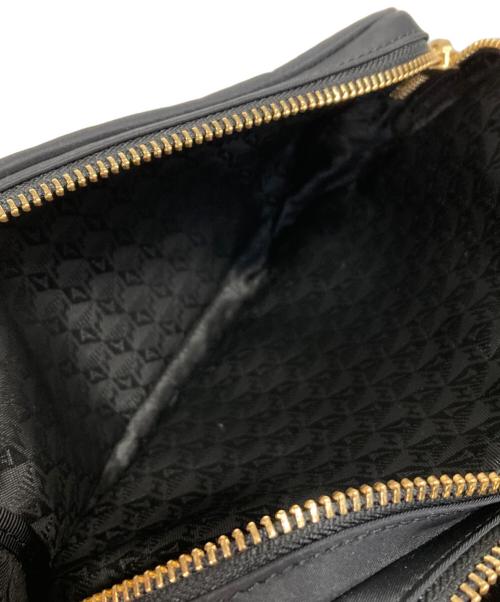 ANYA HINDMARCH（アニヤ・ハインドマーチ）ANYA HINDMARCH (アニヤ・ハインドマーチ) トリプル・ジップ・クロスボディ ブラックの古着・服飾アイテム