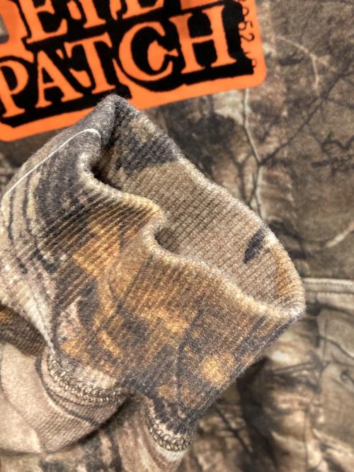 THE BLACK EYE PATCH（ブラックアイパッチ）THE BLACK EYE PATCH (ブラックアイパッチ) OG LABEL SAFETY REAL TREE CAMO HOODIE ベージュ×オリーブ サイズ:Mの古着・服飾アイテム