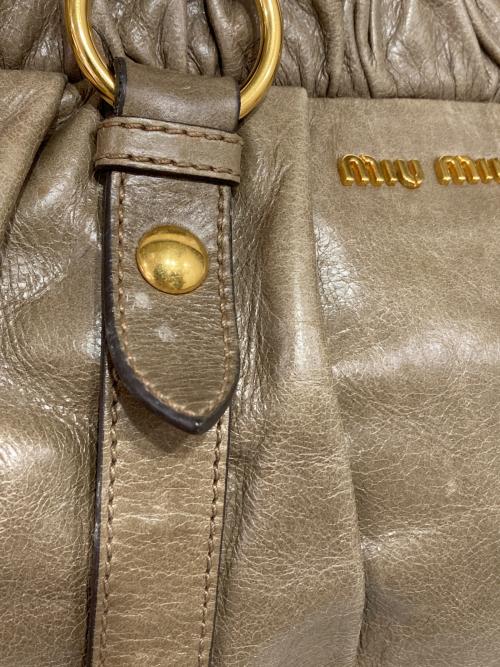 MIU MIU（ミュウミュウ）MIU MIU (ミュウミュウ) VITELLO LUX-2WAYショルダーバッグ ベージュの古着・服飾アイテム