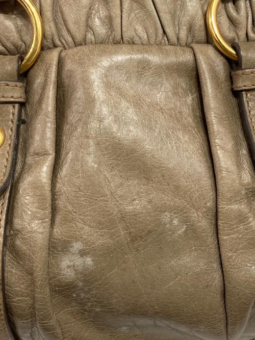 MIU MIU（ミュウミュウ）MIU MIU (ミュウミュウ) VITELLO LUX-2WAYショルダーバッグ ベージュの古着・服飾アイテム