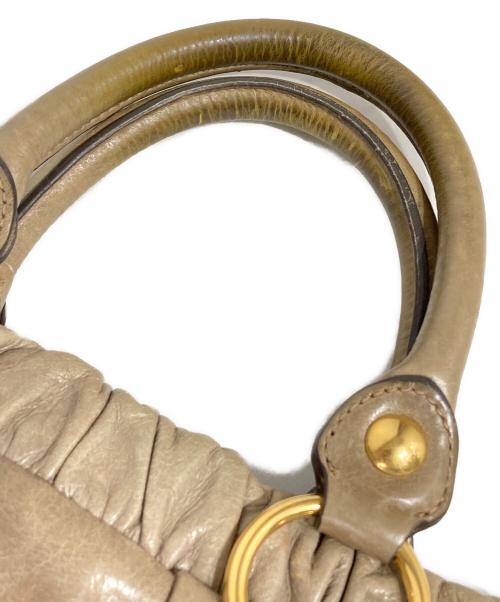 MIU MIU（ミュウミュウ）MIU MIU (ミュウミュウ) VITELLO LUX-2WAYショルダーバッグ ベージュの古着・服飾アイテム