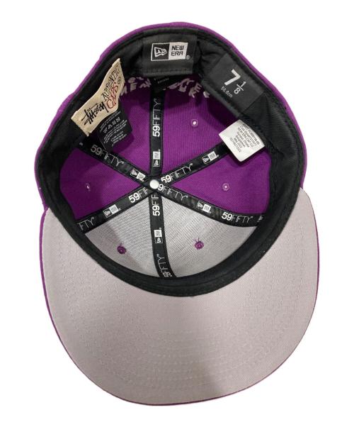 New Era（ニューエラ）New Era (ニューエラ) stussy (ステューシー) Buy Stussy World Tour-キャップ パープル サイズ:7 1/8の古着・服飾アイテム