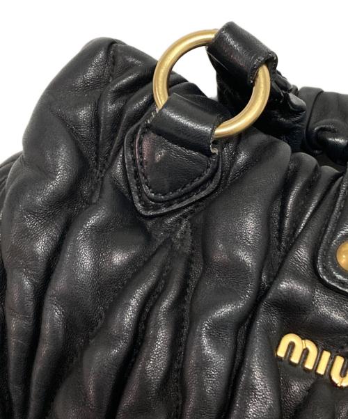 MIU MIU（ミュウミュウ）MIU MIU (ミュウミュウ) マトラッセハンドバッグ ブラックの古着・服飾アイテム