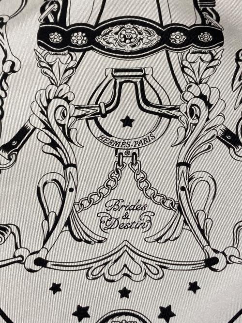 HERMES（エルメス）HERMES (エルメス) カレ55　BRIDES ET DESTIN BAND 馬勒と運命 ホワイトの古着・服飾アイテム