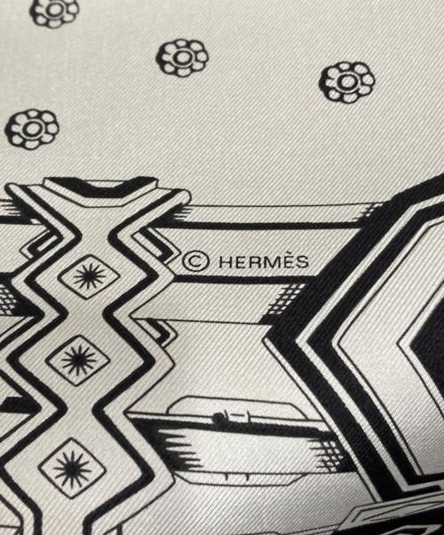 HERMES（エルメス）HERMES (エルメス) カレ55　BRIDES ET DESTIN BAND 馬勒と運命 ホワイトの古着・服飾アイテム