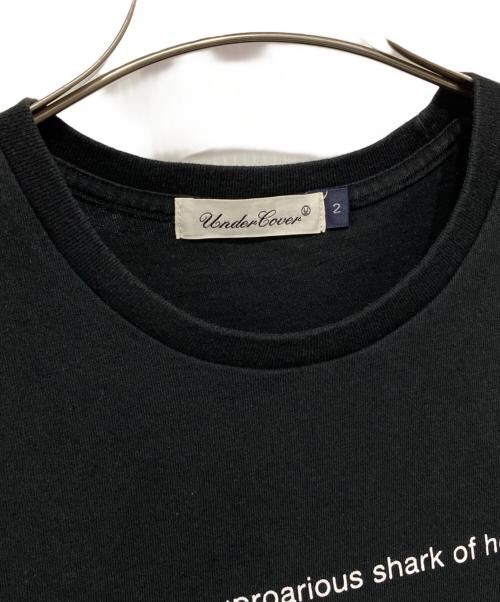 UNDERCOVER（アンダーカバー）UNDERCOVER (アンダーカバー) SCRIPT POEM TEE ブラック サイズ:2の古着・服飾アイテム