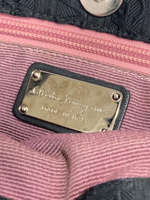 Salvatore Ferragamo（サルヴァトーレ フェラガモ）Salvatore Ferragamo (サルヴァトーレ フェラガモ) ショルダーバッグ ブラックの古着・服飾アイテム
