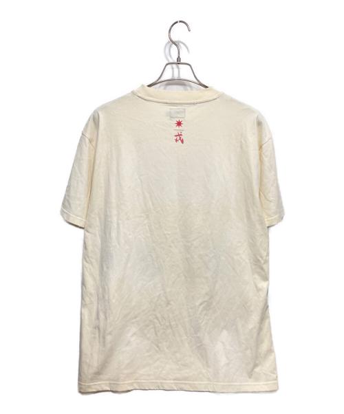 EVISU（エヴィス）EVISU (エヴィス) GDC (ジーディーシー) DIRTY WASHED LOGO TEE ベージュ サイズ:Lの古着・服飾アイテム