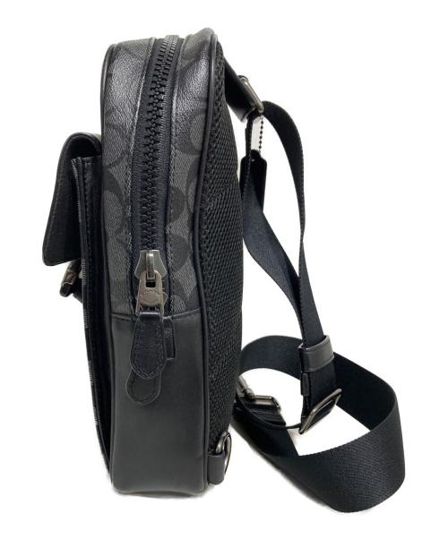 COACH（コーチ）COACH (コーチ) トラック パック シグネチャー キャンバスショルダーバッグ ブラックの古着・服飾アイテム