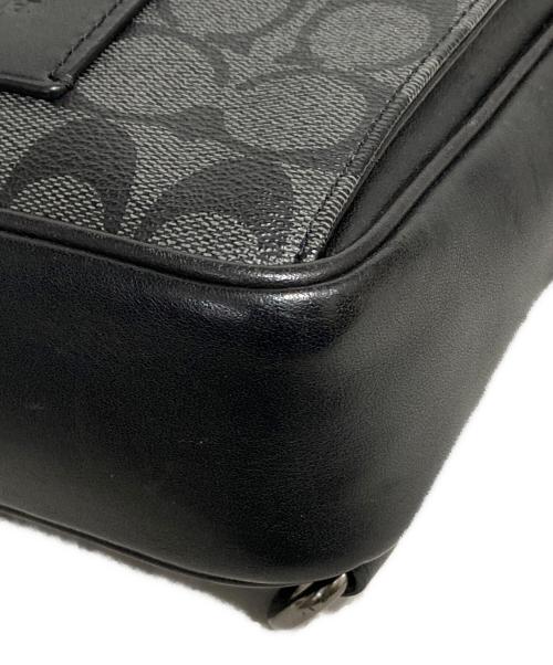 COACH（コーチ）COACH (コーチ) トラック パック シグネチャー キャンバスショルダーバッグ ブラックの古着・服飾アイテム