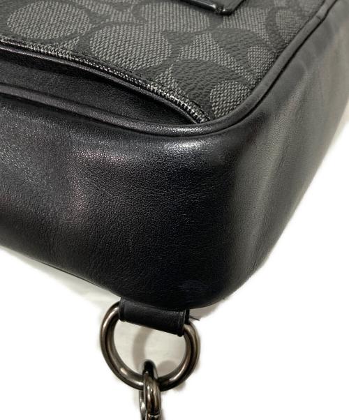 COACH（コーチ）COACH (コーチ) トラック パック シグネチャー キャンバスショルダーバッグ ブラックの古着・服飾アイテム