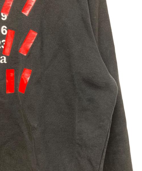 Maison Margiela（メゾンマルジェラ）Maison Margiela (メゾンマルジェラ) カレンダーロゴプリントフーディ ブラック サイズ:46の古着・服飾アイテム