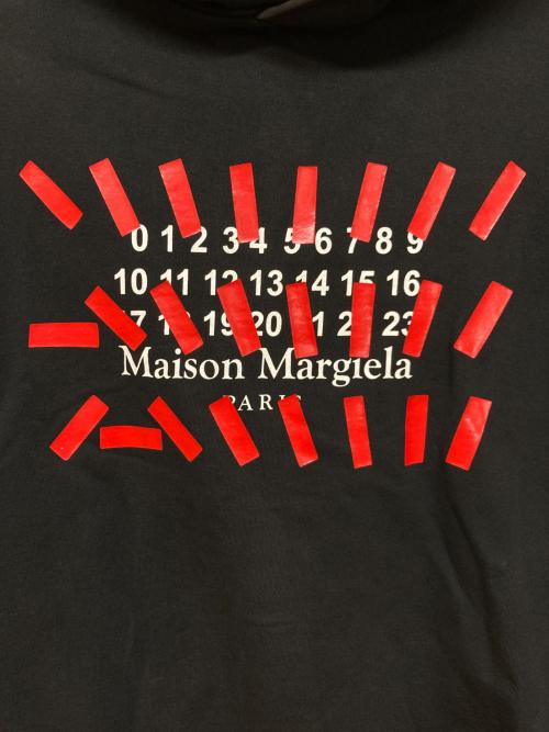 Maison Margiela（メゾンマルジェラ）Maison Margiela (メゾンマルジェラ) カレンダーロゴプリントフーディ ブラック サイズ:46の古着・服飾アイテム