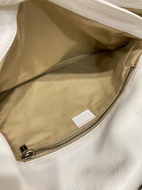 CELINE（セリーヌ）CELINE (セリーヌ) リングデザインショルダーバッグ ホワイトの古着・服飾アイテム