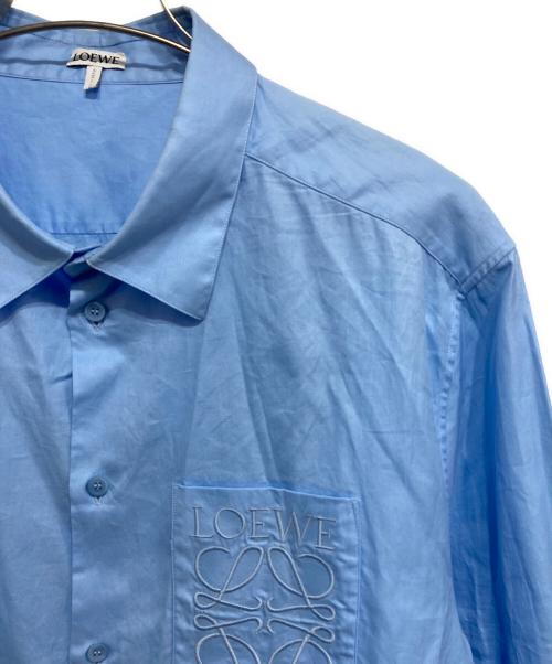 LOEWE（ロエベ）LOEWE (ロエベ) アナグラム刺繍レギュラーカラーシャツ ブルー サイズ:42の古着・服飾アイテム
