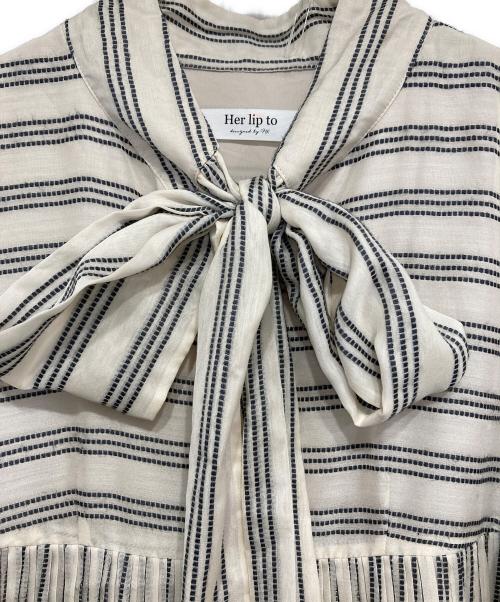 HER LIP TO（ハーリップトゥ）HER LIP TO (ハーリップトゥ) ボウタイワンピース ベージュ サイズ:Sの古着・服飾アイテム