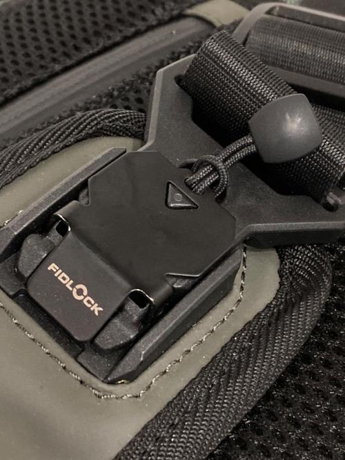 TRIDEAL（トライディール）TRIDEAL (トライディール) TOUGH BIG SLING BAG カーキの古着・服飾アイテム