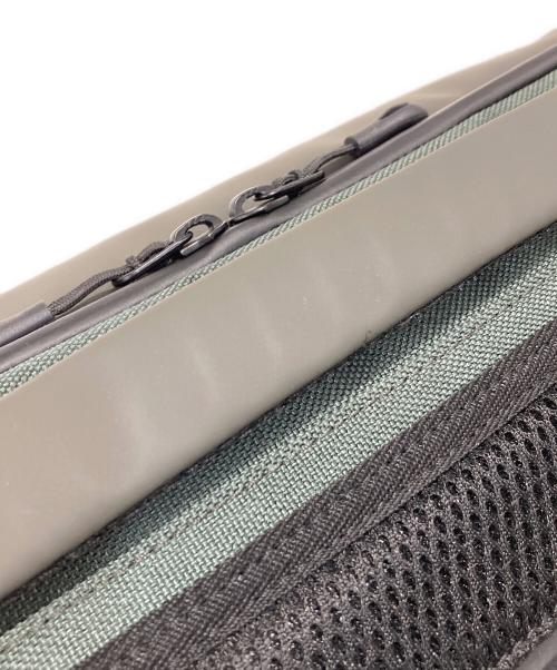 TRIDEAL（トライディール）TRIDEAL (トライディール) TOUGH BIG SLING BAG カーキの古着・服飾アイテム