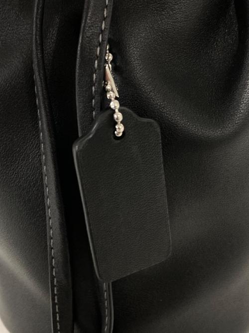 COACH（コーチ）COACH (コーチ) フェイ ミニ ドローストリング バッグ・ルーシング ブラックの古着・服飾アイテム