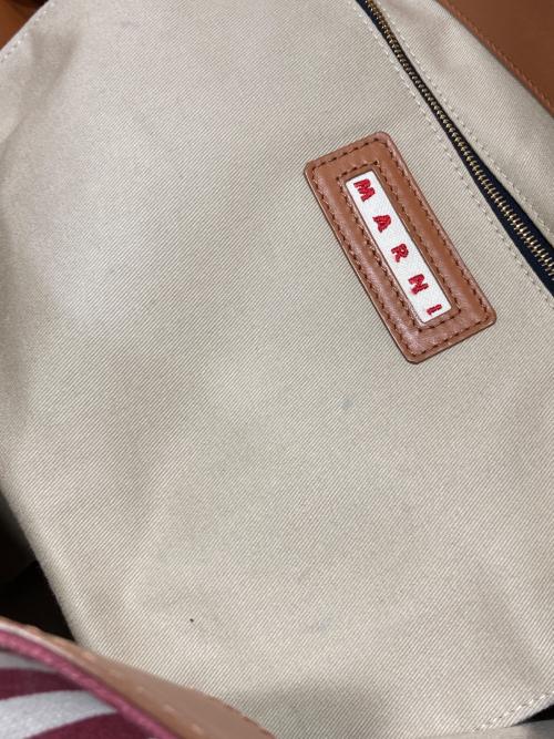 MARNI（マルニ）MARNI (マルニ) ボーダーキャンバストートバッグ レッド×ホワイトの古着・服飾アイテム