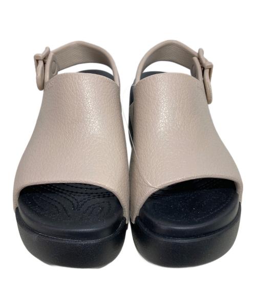 crocs（クロックス）crocs (クロックス) ディラン プラットフォーム スライド ベージュ×ブラック サイズ:22 未使用品の古着・服飾アイテム