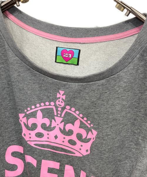 igusa（イグサ）igusa (イグサ) SCENE QUEEN ERA SWEATSHIRT グレー サイズ:OSの古着・服飾アイテム