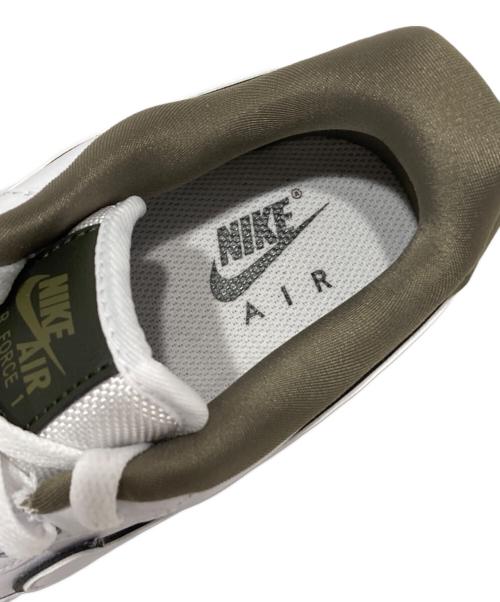 NIKE（ナイキ）NIKE (ナイキ) ローカットスニーカー ホワイト×カーキ サイズ:24.5の古着・服飾アイテム