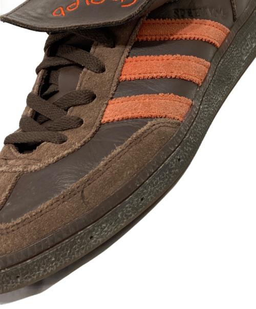 adidas（アディダス）adidas (アディダス) スニーカー ブラウン サイズ:27の古着・服飾アイテム