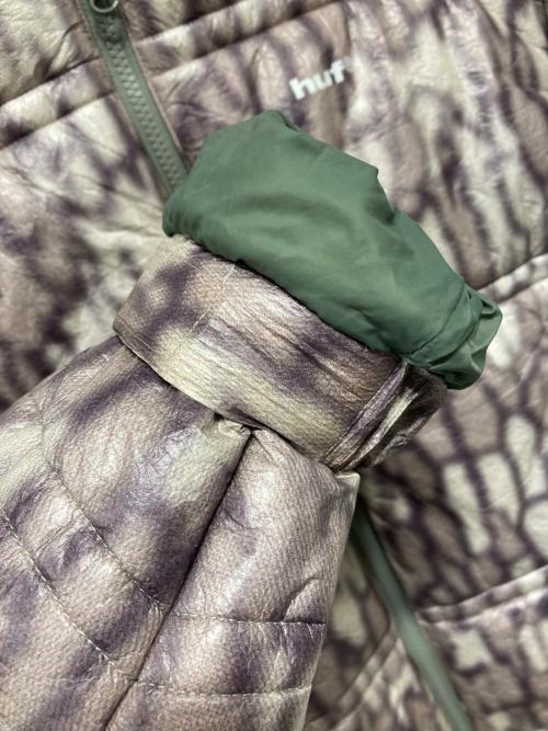 HUF（ハフ）HUF (ハフ) 89 WARPED Camo Tyvek PUFFER グレー サイズ:Sの古着・服飾アイテム