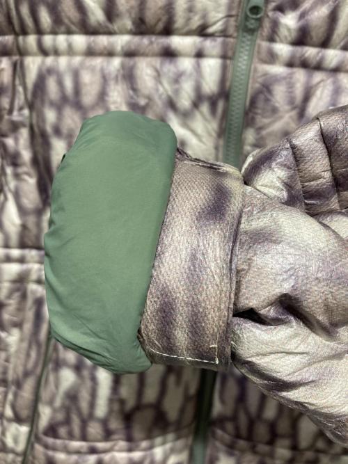 HUF（ハフ）HUF (ハフ) 89 WARPED Camo Tyvek PUFFER グレー サイズ:Sの古着・服飾アイテム