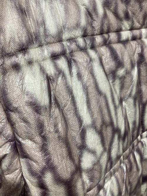 HUF（ハフ）HUF (ハフ) 89 WARPED Camo Tyvek PUFFER グレー サイズ:Sの古着・服飾アイテム