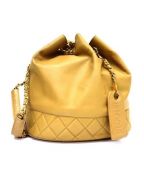 CHANELシャネル）の古着「巾着チェーンショルダーバッグ」｜マスタード