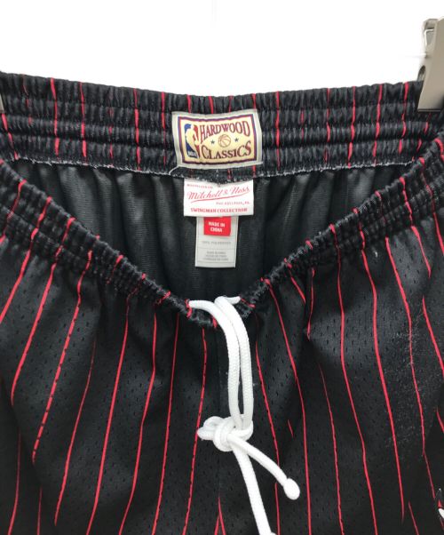 HARDWOOD CLASSICS（ハードウッドクラシック）HARDWOOD CLASSICS (ハードウッドクラシック) MITCHELL & NESS (ミッチェルアンドネス) ハーフパンツ ブラック サイズ:Mの古着・服飾アイテム