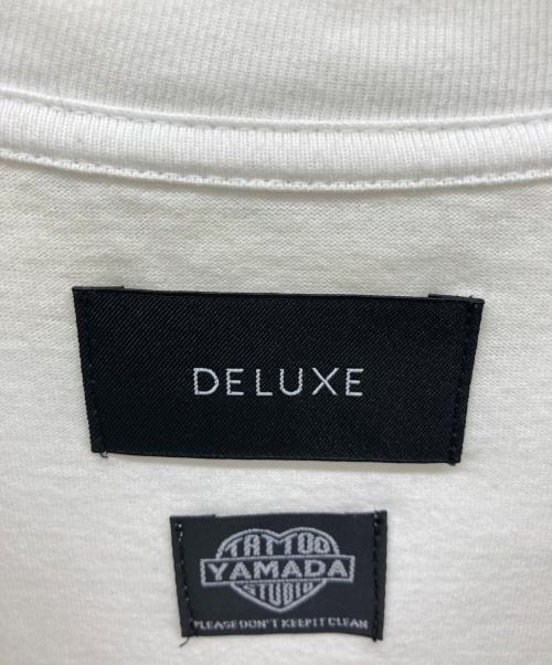 DELUXE（デラックス）DELUXE (デラックス) TATTOO STUDIO YAMADA (タトゥースタジオヤマダ) プリントTシャツ ホワイト サイズ:Ｌの古着・服飾アイテム
