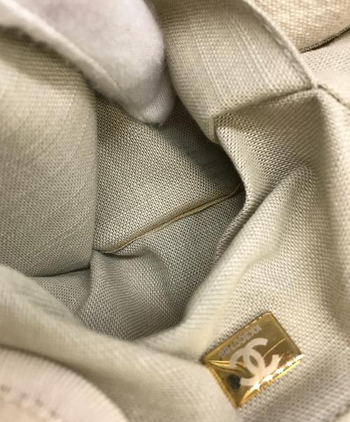 CHANEL（シャネル）CHANEL (シャネル) ドーヴィルトートバッグ アイボリーの古着・服飾アイテム