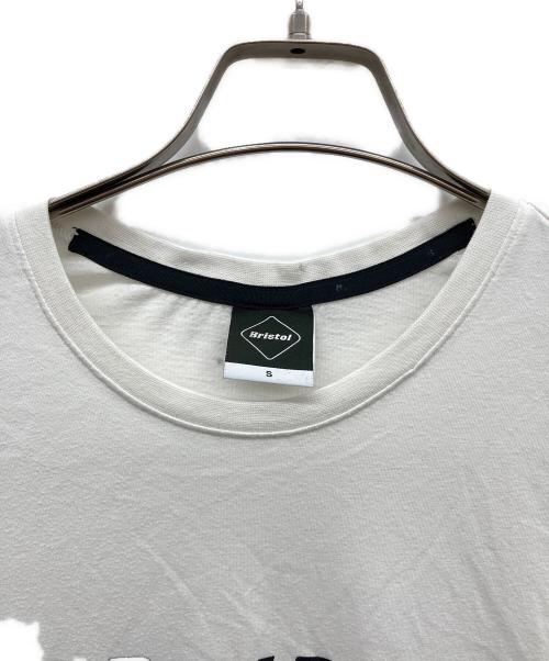 F.C.R.B.（エフシーレアルブリストル）F.C.R.B. (エフシーレアルブリストル) プリントカットソー ホワイト サイズ:Sの古着・服飾アイテム