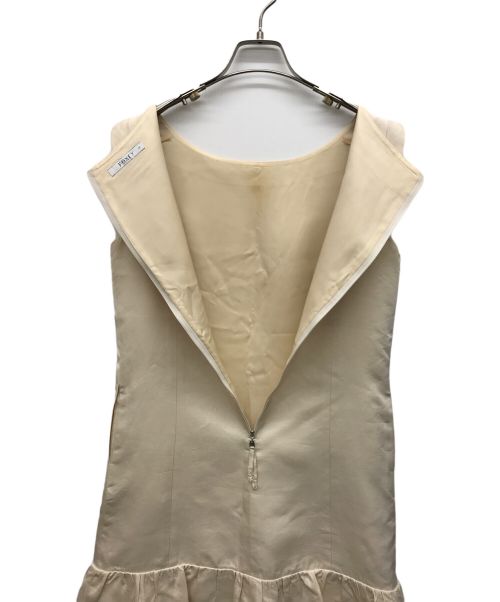 FOXEY（フォクシー）FOXEY (フォクシー) ノースリーブワンピース ベージュ サイズ:40の古着・服飾アイテム