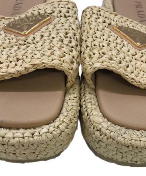 PRADA（プラダ）PRADA (プラダ) クロシェ フラットフォーム スライドサンダル ベージュ サイズ:35の古着・服飾アイテム