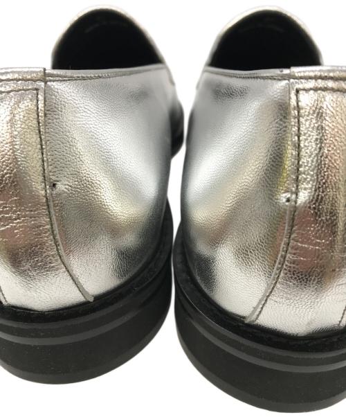 TENDER PERSON（テンダ―パーソン）TENDER PERSON (テンダ―パーソン) FLAME PATTERN LOAFER シルバー サイズ:27の古着・服飾アイテム