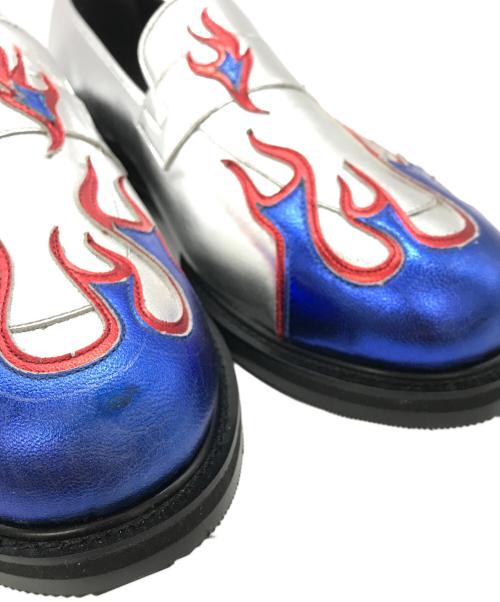 TENDER PERSON（テンダ―パーソン）TENDER PERSON (テンダ―パーソン) FLAME PATTERN LOAFER シルバー サイズ:27の古着・服飾アイテム