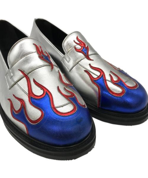 TENDER PERSON（テンダ―パーソン）TENDER PERSON (テンダ―パーソン) FLAME PATTERN LOAFER シルバー サイズ:27の古着・服飾アイテム