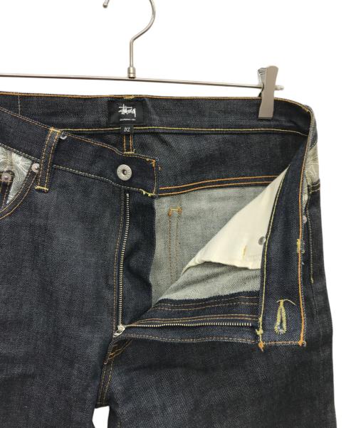 stussy（ステューシー）stussy (ステューシー) スカルプリントデニムパンツ インディゴ サイズ:32の古着・服飾アイテム