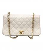 CHANELシャネル）の古着「フルフラップマトラッセチェーンショルダーバック」｜ホワイト